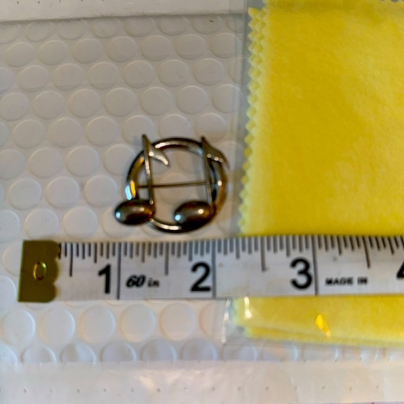 Set of 2 Vintage Beau Sterling Brooches and
sunshine Polishing Cloth - Picture 1 of 9